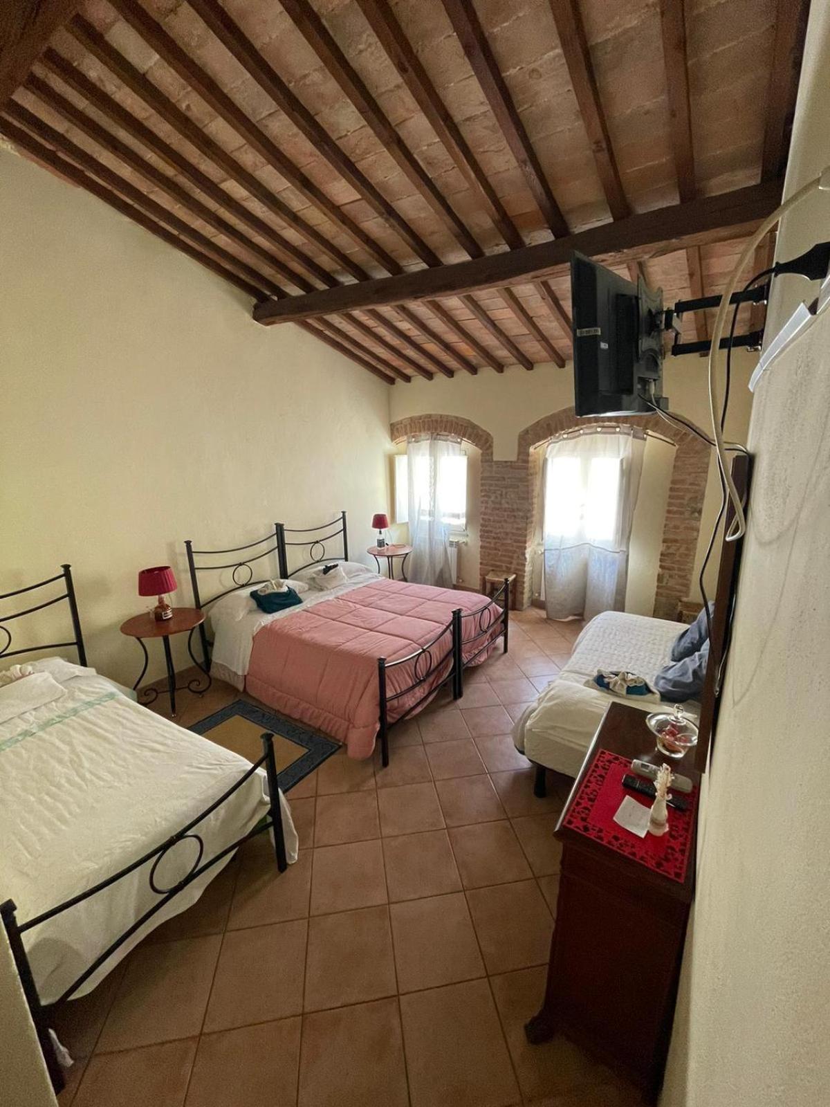 La Strega Ubriaca Bed & Breakfast Colle Val D'Elsa Bagian luar foto